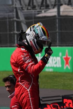28.10.2017 - Qualifying, Sebastian Vettel (GER) Scuderia Ferrari SF70H pole position Mexican Grand Prix, Mexico City 26 - 29 October 2017 28.10.2017 - Qualifying, Sebastian Vettel (GER) Scuderia Ferrari SF70H pole position 