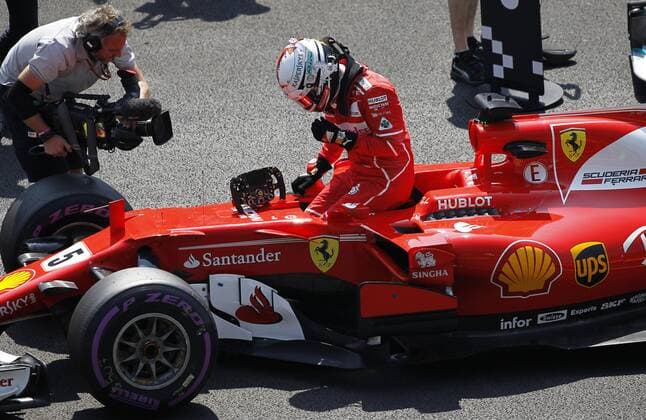 German Formula One driver Sebastian Vettel of Ferrari celebrates the pole position during the qualification of the Formula One Mexico s Grand Prix at the Hermanos Rodriguez racetrack, in Mexico City, Mexico, 28 October 2017. Mexico s Formula One Grand Prix takes place on 29 October 2017. Mexico Formula One Grand Prix !ACHTUNG: NUR REDAKTIONELLE NUTZUNG!  Copyright: xJorgexNunezx CMX100 20171028-636448238094659631