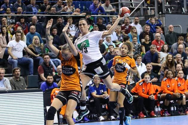 Svenja Huber (Deutschland) - Handball Länderspiel Deutschland vs. Niederlande in der GETEC Arena in Magdeburg - Aktion,Deutschland, Handball, Frau,Frauen,28.10.2017
