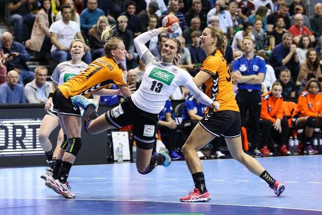 Bilder des Tages - SPORT Julia Behnke (Deutschland) - Handball Länderspiel Deutschland vs. Niederlande in der GETEC Arena in Magdeburg - Aktion,Deutschland, Handball, Frau,Frauen,28.10.2017
