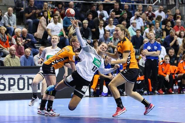 Julia Behnke (Deutschland) - Handball Länderspiel Deutschland vs. Niederlande in der GETEC Arena in Magdeburg - Aktion,Deutschland, Handball, Frau,Frauen,28.10.2017