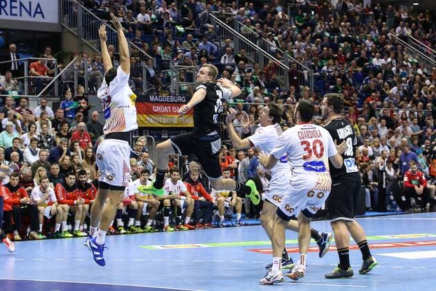Julius Kühn (Deutschland) - Handball Länderspiel Deutschland vs. Spanien in der GETEC Arena in Magdeburg - Aktion,Deutschland, Handball, Mann,Männer,28.10.2017