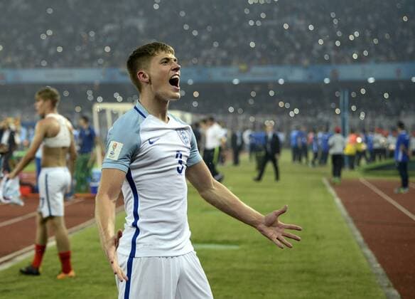 India: England wins FIFA U17 U 17 World Cup England Lewis Gibson celebrates England wining of FIFA U 17 World Cup India 2017 Final math in Kolkata. Player of England and Spain in action during the FIFA U 17 World Cup India 2017 Final match on October 28, 2017 in Kolkata. England wins FIFA U 17 World Cup 5 -2 goals against Spain. Kolkata West Bengal India Kolkata  SaikatxPaulx xPacificxPress