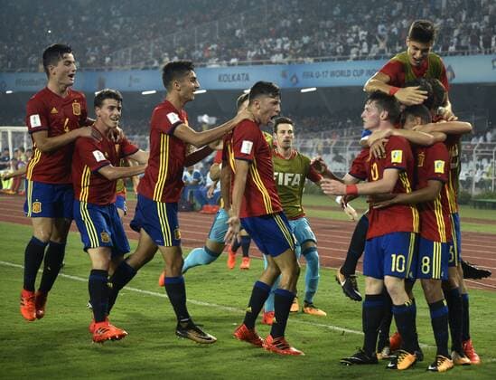 India: England wins FIFA U17 U 17 World Cup Spain players celebrates Spain goal the FIFA U 17 World Cup India 2017 Final match in Kolkata. Player of England and Spain in action during the FIFA U 17 World Cup India 2017 Final match on October 28, 2017 in Kolkata. England wins FIFA U 17 World Cup 5 - 2 goals against Spain. Kolkata West Bengal India Kolkata  SaikatxPaulx xPacificxPress