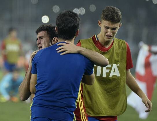 India: England wins FIFA U17 U 17 World Cup Spain players cry dure to their defeat in final match of FIFA U 17 World Cup India 2017 in Kolkata. Player of England and Spain in action during the FIFA U 17 World Cup India 2017 Final match on October 28, 2017 in Kolkata. England wins FIFA U 17 World Cup 5 - 2 goals against Spain. Kolkata West Bengal India Kolkata  SaikatxPaulx xPacificxPress