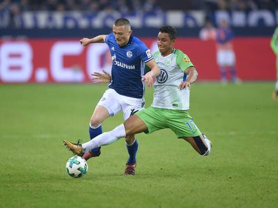 28.10.2017, Fussball GER, 1. Bundesliga Saison 2017 2018, 10. Spieltag, FC Schalke 04 - VfL Wolfsburg 1:1, v.re., Ohis Felix Uduokhai (VfL Wolfsburg), Fabian Reese (FC Schalke 04) *** 28 10 2017 Soccer GER 1 Bundesliga Season 2017 2018 10 Day FC Schalke 04 VfL Wolfsburg 1 1 v re Ois Felix Uduokhai VfL Wolfsburg Head to Head Fabian Reese FC Schalke 04 Team2