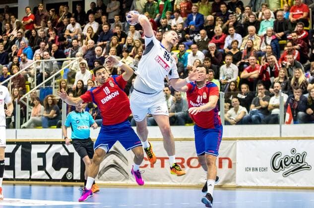 28.10.2017, BSZF Suedstadt, Maria Enzersdorf, AUT, Handball Testspiel, Oesterreich vs Serbien, im Bild Romas Kirveliavicius (AUT) during a men s International Friendly Länderspiel handball match between Austria and Serbia at the BSZF Suedstadt, Maria Enzersdorf, Austria on 2017 10 28, Maria Enzersdorf