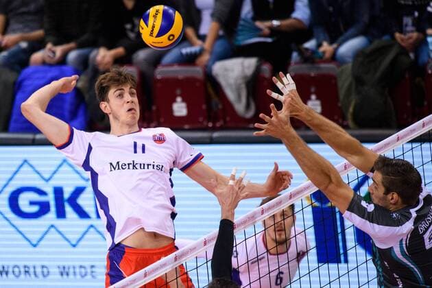 29.10.2017, Arena Kreis Dueren, Dueren Volleyball, Bundesliga Männer Maenner, Normalrunde, SWD powervolleys Düren Dueren vs. United Volleys RheinMain Angriff Tobias Krick ( 11 RheinMain) - Block Tim Broshog ( 3 Dueren)