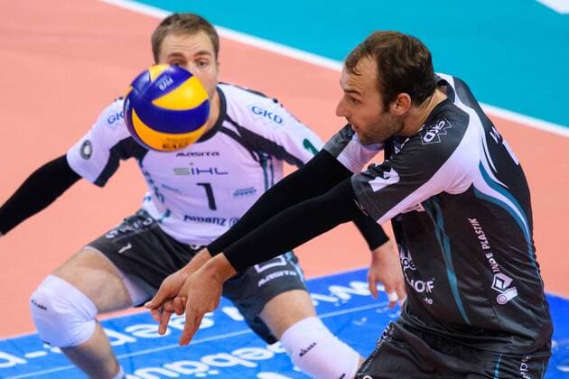 29.10.2017, Arena Kreis Dueren, Dueren Volleyball, Bundesliga Männer Maenner, Normalrunde, SWD powervolleys Düren Dueren vs. United Volleys RheinMain Annahme Dirk Westphal ( 9 Dueren)