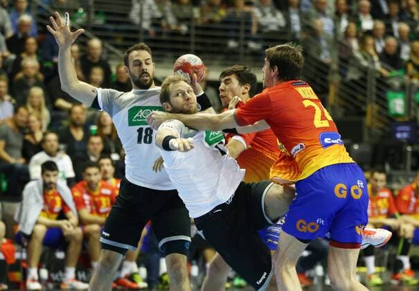 Tim Kneule, Steffen Weinhold, Viran Morros de Argila Aktion Spielszene Zweikampf Handball DHB Nationalmannschaft Herren Länderspiel Saison 2017 2018 29.10.2017 GER BRDeutschland vs. Spanien SPA
