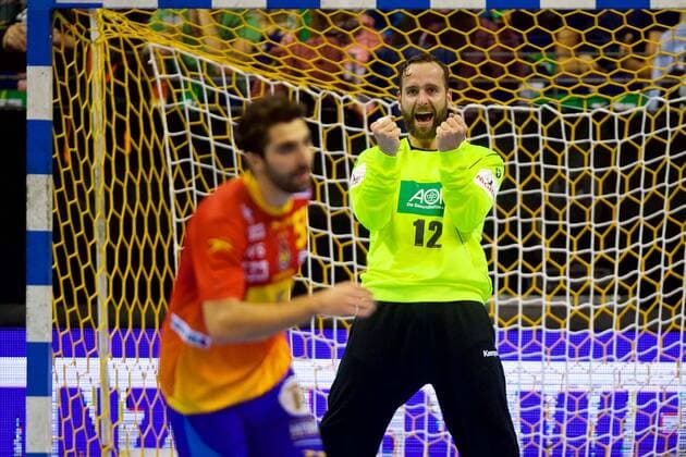 Bilder des Tages - SPORT Handball Berlin 29.10.2017 Länderspiel Nationalmannschaft DHB Deutschland (GER) - Spanien (ESP) Silvio Heinevetter (Deutschland, TW, No.12) Jubel