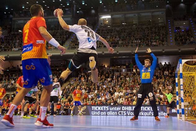 Handball Berlin 29.10.2017 Länderspiel Nationalmannschaft DHB Deutschland (GER) - Spanien (ESP) Tim Hornke (Deutschland, No.29) PEREZ DE VARGAS Gonzalo (Spanien, No.33)