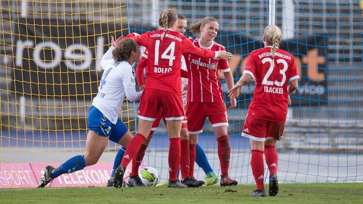 Jubel, celebration bei FC Bayern München über das 0:4 durch Lucie Vonkova (FC Bayern München, 13), Fußball, Allianz Frauen-Bundesliga, FF USV Jena - FC Bayern München,
