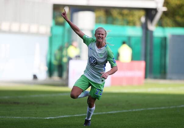 VfL vs Bremen, Frauen Wolfsburg, Deutschland. 29.10.2017, FUßBALL - VfL Wolfsburg vs SV Werder Bremen, 1. Allianz Frauen Bundesliga, Saison 2017-18. Bild zeigt: Pernille Harder (VfL Wolfsburg) jubelt nach ihrem Tor zum 3:2 Wolfsburg