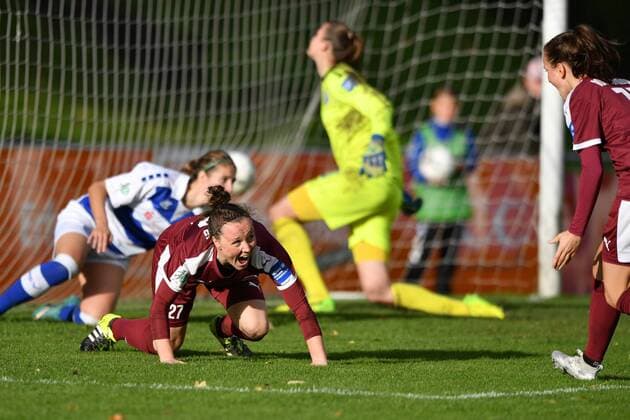 Marina Hegering (SGS, 27) Jubel, Freuen, celebrate, happy, cheer , Goal Celebration nach 0:1, Fussball, Allianz Frauen-Bundesliga,MSV Duisburg - SGS Essen,