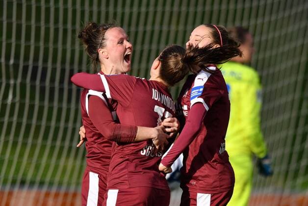 Jubel, Freuen, celebrate, happy, cheer , Goal Celebration SGS Essen nach 0:1, Fussball, Allianz Frauen-Bundesliga,MSV Duisburg - SGS Essen,
