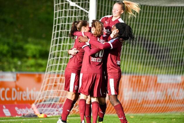 Jubel, Freuen, celebrate, happy, cheer , Goal Celebration SGS Essen nach 0:1, Fussball, Allianz Frauen-Bundesliga,MSV Duisburg - SGS Essen,