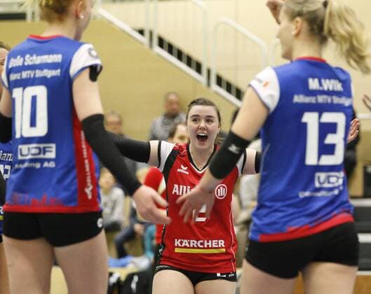 Volleyball Hessen - 2. Bundesliga - Süd Frauen 29.10.2017 TG Bad Soden (ws) - MTV Stuttgart II (blau) v.l. Johanna Fischer (Stuttgart) TG Bad Soden - MTV Stuttgart II