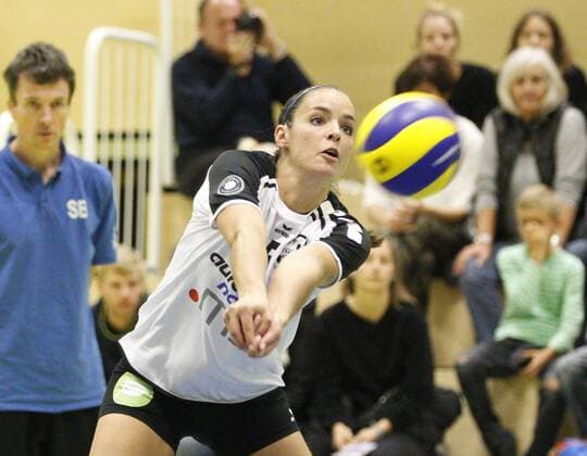 Volleyball Hessen - 2. Bundesliga - Süd Frauen 29.10.2017 TG Bad Soden (ws) - MTV Stuttgart II (blau) v.l. Eva Hoffmann (Bad Soden) TG Bad Soden - MTV Stuttgart II