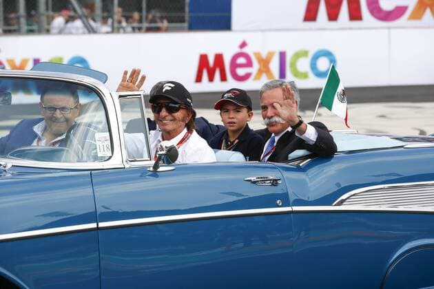 Formel 1, GP Mexiko, vor dem Start Motorsports: FIA Formula One World Championship WM Weltmeisterschaft 2017, Grand Prix of Mexico, Emerson Fittipaldi, Chase Carey (USA, CEO and Executive Chairman of Formula One Group) Mexico-City Mexico