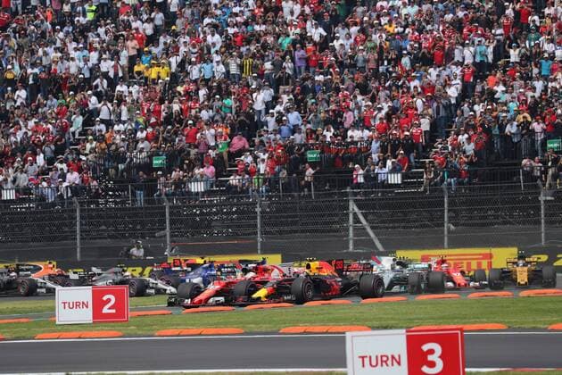 29.10.2017 - Start of the race , Sebastian Vettel (GER) Scuderia Ferrari SF70H and Max Verstappen (NED) Red Bull Racing RB13 Mexican Grand Prix, Mexico City 26 - 29 October 2017 29.10.2017 - Start of the race , Sebastian Vettel (GER) Scuderia Ferrari SF70H and Max Verstappen (NED) Red Bull Racing RB13 