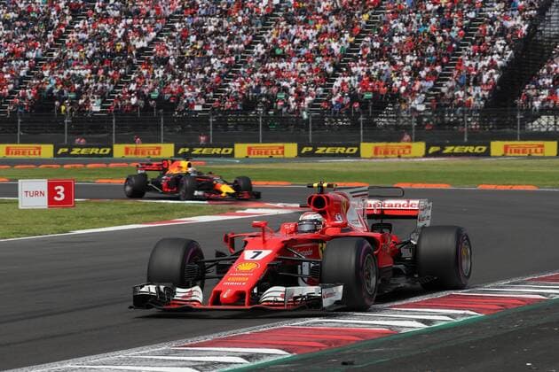 Formel 1, GP Mexiko 29.10.2017 - Race, Kimi Raikkonen (FIN) Scuderia Ferrari SF70H leads Daniel Ricciardo (AUS) Red Bull Racing RB13 Mexican Grand Prix, Mexico City 26 - 29 October 2017 29.10.2017 - Race, Kimi Raikkonen (FIN) Scuderia Ferrari SF70H leads Daniel Ricciardo (AUS) Red Bull Racing RB13 