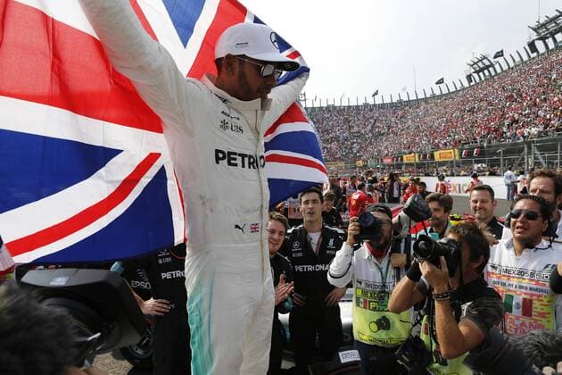 British Formula One driver Lewis Hamilton of Mercedes celebrates after winning F1 World Championship WM Weltmeisterschaft during the Formula One Mexico s Grand Prix at the Hermanos Rodriguez racetrack in Mexico City, Mexico, 29 October 2017. Mexico Formula One Grand Prix !ACHTUNG: NUR REDAKTIONELLE NUTZUNG!  Copyright: xJoséxMéndezx MEX201 20171029-636449131847446118
