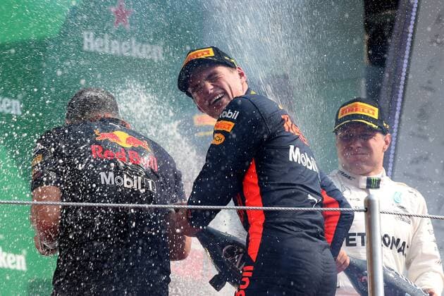 Formel 1, GP Mexiko, Max Verstappen gewinnt Motorsports: FIA Formula One World Championship WM Weltmeisterschaft 2017, Grand Prix of Mexico, 33 Max Verstappen (NLD, Red Bull Racing), 77 Valtteri Bottas (FIN, Mercedes AMG Petronas F1 Team), Mexico-City Mexico