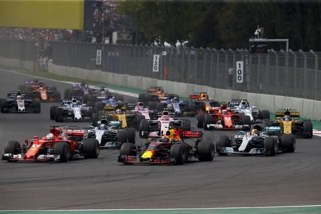 Motorsports: FIA Formula One World Championship WM Weltmeisterschaft 2017, Grand Prix of Mexico, Start, 33 Max Verstappen (NLD, Red Bull Racing), 5 Sebastian Vettel (GER, Scuderia Ferrari), 44 Lewis Hamilton (GBR, Mercedes AMG Petronas F1 Team), Mexico-City Mexico