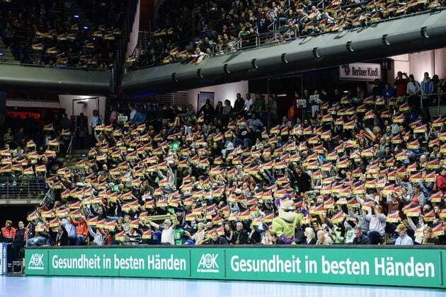Handball, Herren, Länderspiel in Berlin, Saison 2017 18, Deutschland - Spanien, Fans der deutschen Mannschaft vor dem Spiel, 29.10.17, Copyright: xMichaelxHundtx xMatthiasxKochx