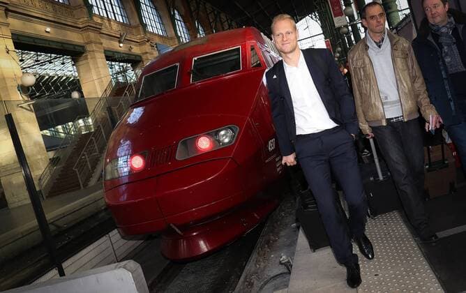Anderlecht s Olivier Deschacht pictured at the arrival of Belgian soccer team RSC Anderlecht, Monday 30 October 2017 in Paris, France. Tomorrow Anderlecht is playing a game in the group stage (Group B) of the UEFA Champions League competition against French PSG. VIRGINIExLEFOUR  x05192781x