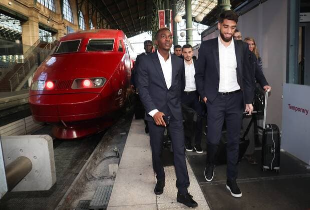 Anderlecht s Henry Onyekuru and Anderlecht s Josue Sa pictured at the arrival of Belgian soccer team RSC Anderlecht, Monday 30 October 2017 in Paris, France. Tomorrow Anderlecht is playing a game in the group stage (Group B) of the UEFA Champions League competition against French PSG. VIRGINIExLEFOUR  x05192794x