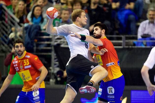 Handball Berlin 29.10.2017 Länderspiel Nationalmannschaft DHB Deutschland (GER) - Spanien (ESP) Paul Drux (Deutschland, No.95) GURBINDO Eduardo (Spanien, No.03)