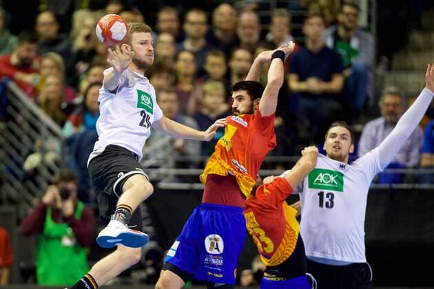 Handball Berlin 29.10.2017 Länderspiel Nationalmannschaft DHB Deutschland (GER) - Spanien (ESP) Philipp Weber (Deutschland, No.20) GURBINDO Eduardo (Spanien, No.03)