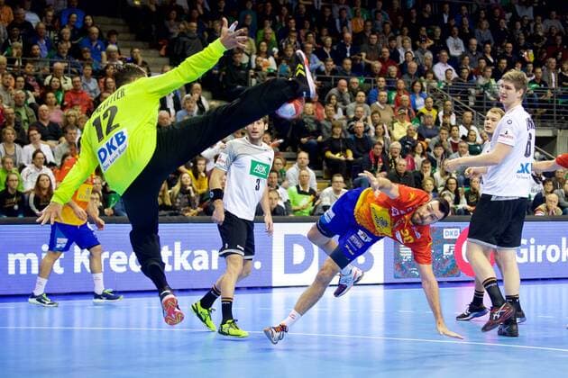 Handball Berlin 29.10.2017 Länderspiel Nationalmannschaft DHB Deutschland (GER) - Spanien (ESP) GUARDIOLA Gedeon (Spanien, No.30) Silvio Heinevetter (Deutschland, TW, No.12) Finn Lemke (Deutschland, No.06) Uwe Gensheimer (Deutschland, No.03)