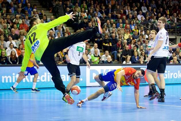 Handball Berlin 29.10.2017 Länderspiel Nationalmannschaft DHB Deutschland (GER) - Spanien (ESP) GUARDIOLA Gedeon (Spanien, No.30) Silvio Heinevetter (Deutschland, TW, No.12) Finn Lemke (Deutschland, No.06) Uwe Gensheimer (Deutschland, No.03)