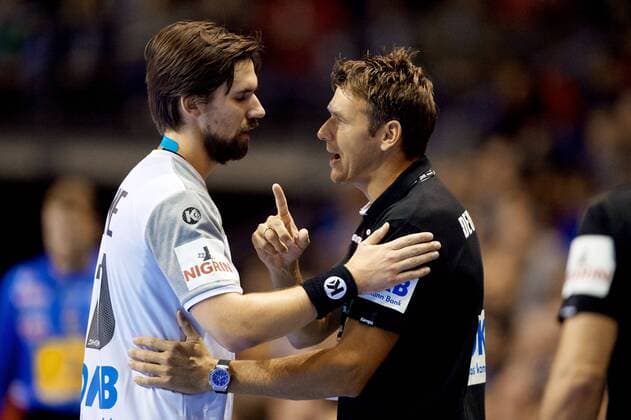 Handball Berlin 29.10.2017 Länderspiel Nationalmannschaft DHB Deutschland (GER) - Spanien (ESP) Christian Prokop (Deutschland, Trainer) Fabian Wiede (Deutschland, No.10)