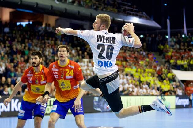 Handball Berlin 29.10.2017 Länderspiel Nationalmannschaft DHB Deutschland (GER) - Spanien (ESP) Philipp Weber (Deutschland, No.20) MORROS DE ARGILA Viran (Spanien, No.24) GURBINDO Eduardo (Spanien, No.03)