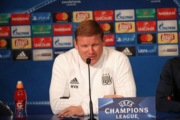 Anderlecht s head coach Hein Vanhaezebrouck pictured during a press conference PK Pressekonferenz of Belgian soccer team RSC Anderlecht, Monday 30 October 2017 in Paris, France. Tomorrow Anderlecht is playing a game in the group stage (Group B) of the UEFA Champions League competition against French PSG. VIRGINIExLEFOUR  x05192873x