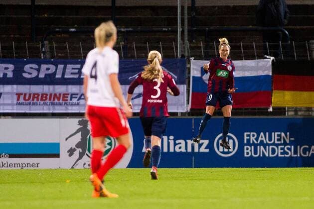 30.10.2017, xfrx, Fussball 1.Bundesliga Damen, Turbine Potsdam - 1.FFC Frankfurt v.l. Caroline Siems ((1.FFC Turbine Potsdam),Svenja Huth (1.FFC Turbine Potsdam) celebrate the goal,Torjubel zum 1:0 Potsdam