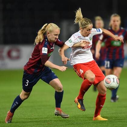 Fussball, Frauen, 1. Bundesliga, Saison 2017 18, 6. Spieltag, 1. FFC Turbine Potsdam - 1. FFC Frankfurt, Caroline Siems (Nr. 3, 1. FFC Turbine Potsdam), Kathrin Hendrich (Nr. 4, 1. FFC Frankfurt), 30.10.17, Copyright: xMichaelxHundtx xMatthiasxKochx