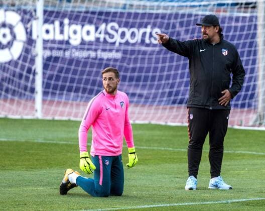 Atletico de Madrid s Jan Oblak during an official training session of the team at the Vicente Calderon stadium in Madrid, Spain, 30 October 1993. Atletico de Madrid will face Qarabag for a UEFA Champions League match tomorrow. Atletico de Madrid s training session !ACHTUNG: NUR REDAKTIONELLE NUTZUNG!  Copyright: xRodrigoxJimenezx MAD013 20171030-636449887908044807