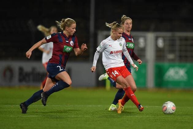 Fussball, Frauen, 1. Bundesliga, Saison 2017 18, 6. Spieltag, 1. FFC Turbine Potsdam - 1. FFC Frankfurt, Tabea Kemme (Nr. 21, 1. FFC Turbine Potsdam), Jackie Groenen (Nr. 14, 1. FFC Frankfurt), 30.10.17, Copyright: xMichaelxHundtx xMatthiasxKochx