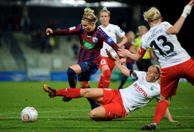 Fussball Frauen 1.Bundesliga 30.10.2017 6. Spieltag Potsdam Karl Liebknecht Stadion 1 FFC Turbine Potsdam geg 1 FFC Frankfurt 1 : 1 vlnr Svenja HUTH 9 Turbine Laura STOERZEL ( STÖRZEL ) 20 FFC Marith PRIESSEN 13 FFC Foto camera 4 Eberhard Thonfeld
