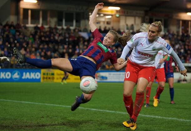Fussball Frauen 1.Bundesliga 30.10.2017 6. Spieltag Potsdam Karl Liebknecht Stadion 1 FFC Turbine Potsdam geg 1 FFC Frankfurt 1 : 1 Tabea KEMME 21 Turbine geg Laura STOERZEL ( STÖRZEL ) 20 FFC Foto camera 4 Eberhard Thonfeld
