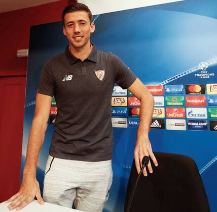 Sevilla s Frech defender Clement Lenglet arrives at the press conference PK Pressekonferenz in Sevilla, southest Spain, 31 October 2017. Sevilla play against Spartak Moscow in an UEFA Champions League Group soccer match at Ramon Sanchez Pizjuan Stadium next 01 November 2017. SEVILLA FC PRESS CONFERENCE !ACHTUNG: NUR REDAKTIONELLE NUTZUNG!  Copyright: xJoséxManuelxVidalx ICE18 20171031-636450612243504784