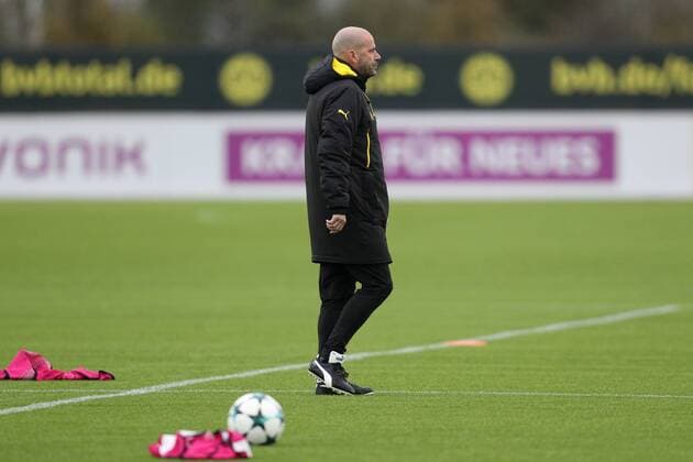 Fußball Champions League Saison 2017 2018 Training von Borussia Dortmund am 31 10 2017 in Dortmund Nordrhein Westfalen Cheftrainer Peter Bosz Borussia Dortmund Kirchner TimxRehbein