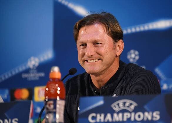 FUSSBALL CHAMPIONS LEAGUE SAISON 2017 2018 GRUPPENPHASE FC Porto - RB Leipzig 31.10.2017 Pressekonferenz RB Leipzig: Trainer Ralph Hasenhuettl (re) und Bernardo Fernandes da Silva Junior (li) Porto