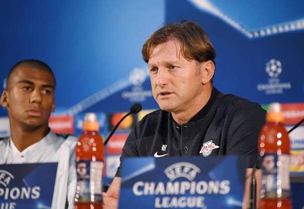 FUSSBALL CHAMPIONS LEAGUE SAISON 2017 2018 GRUPPENPHASE FC Porto - RB Leipzig 31.10.2017 Pressekonferenz RB Leipzig: Trainer Ralph Hasenhuettl (re) und Bernardo Fernandes da Silva Junior (li) Porto