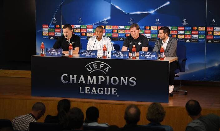FUSSBALL CHAMPIONS LEAGUE SAISON 2017 2018 GRUPPENPHASE FC Porto - RB Leipzig 31.10.2017 Pressekonferenz RB Leipzig: Pressesprecher Benjamin Ippoliti, Trainer Ralph Hasenhuettl und Bernardo Fernandes da Silva Junior (v.li.) Porto